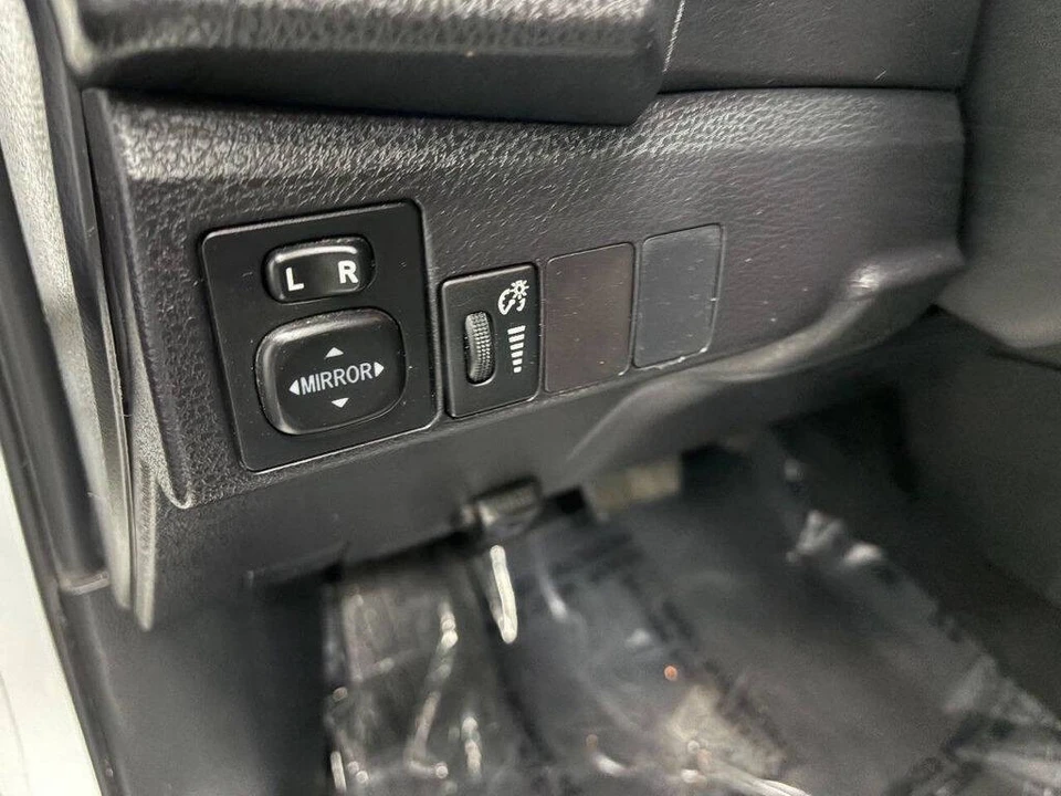 2015 Toyota Corolla 11th Gen - Image 28 of 31