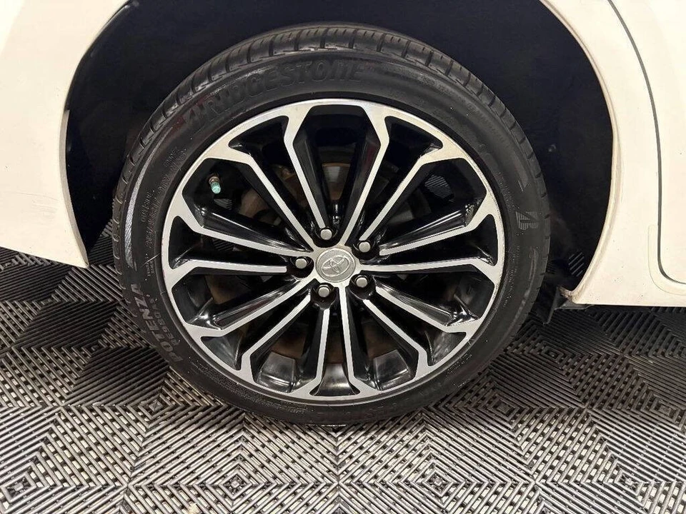 2015 Toyota Corolla 11th Gen - Image 14 of 31