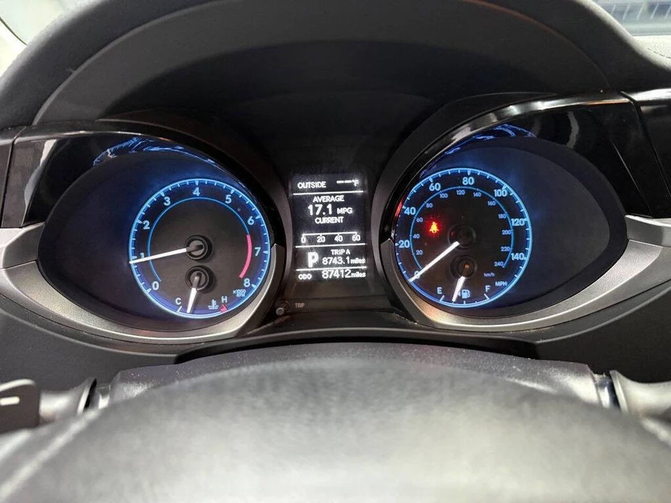 2015 Toyota Corolla 11th Gen - Image 18 of 31