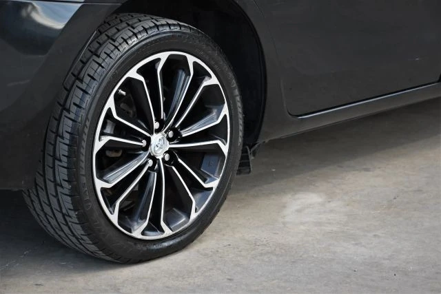 2015 Toyota Corolla 11th Gen - Image 8 of 21
