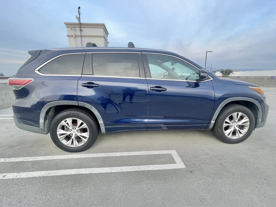 2015 Toyota Highlander - Image 8 of 14