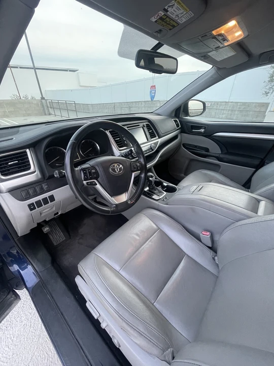 2015 Toyota Highlander - Image 9 of 14