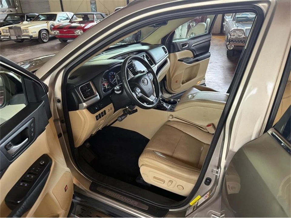 2015 Toyota Highlander - Image 2 of 30