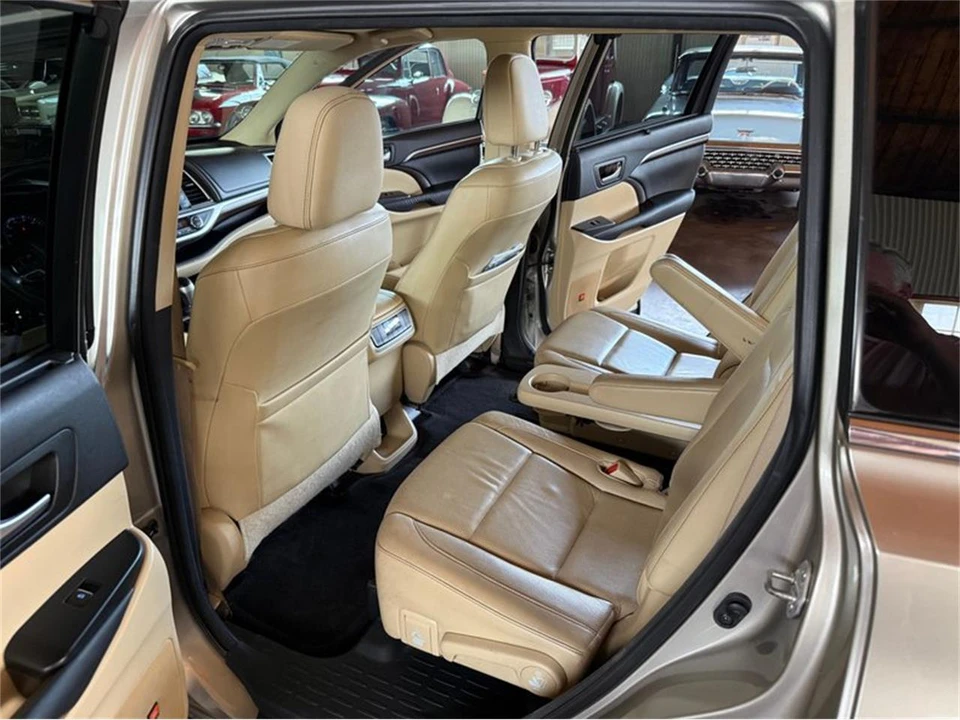2015 Toyota Highlander - Image 15 of 30