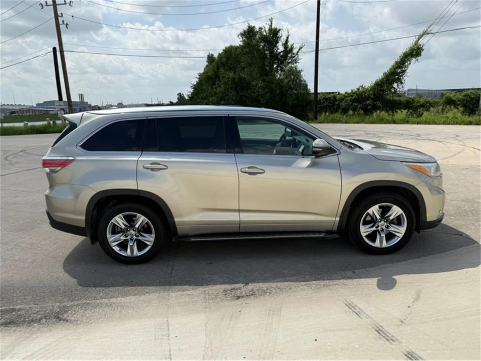 2015 Toyota Highlander - Image 11 of 30
