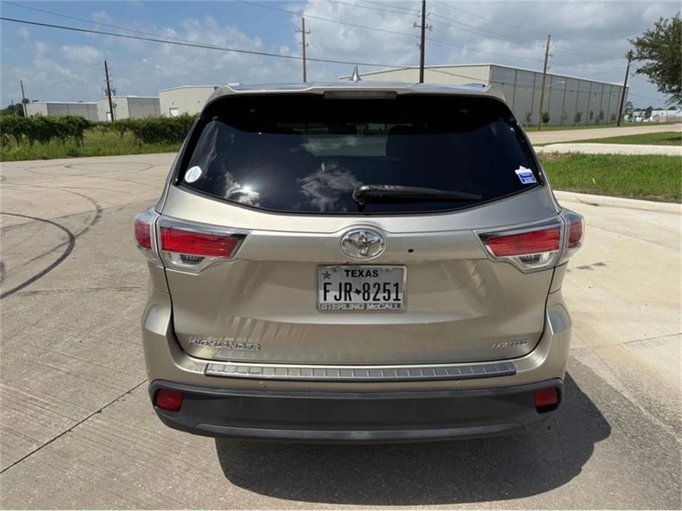 2015 Toyota Highlander - Image 9 of 30