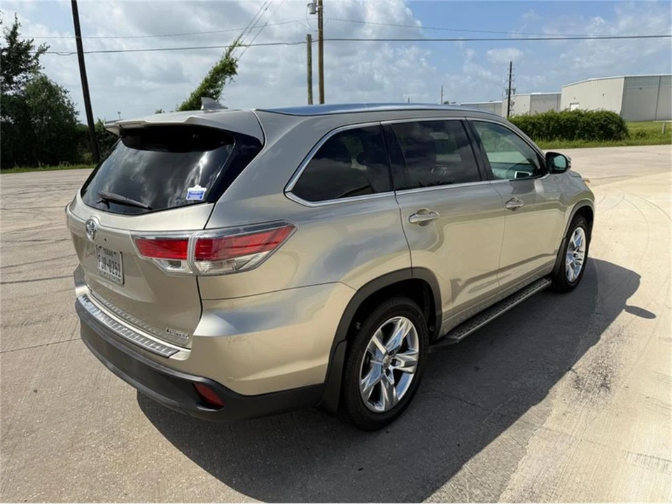 2015 Toyota Highlander - Image 10 of 30