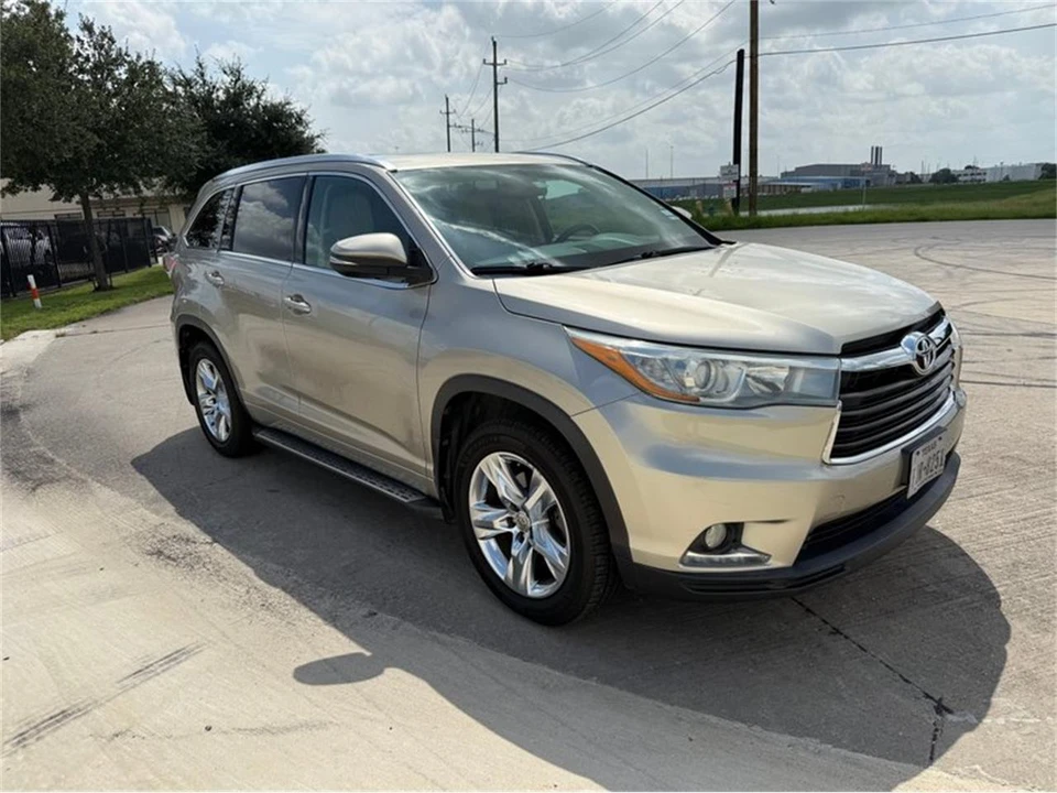 2015 Toyota Highlander - Image 12 of 30