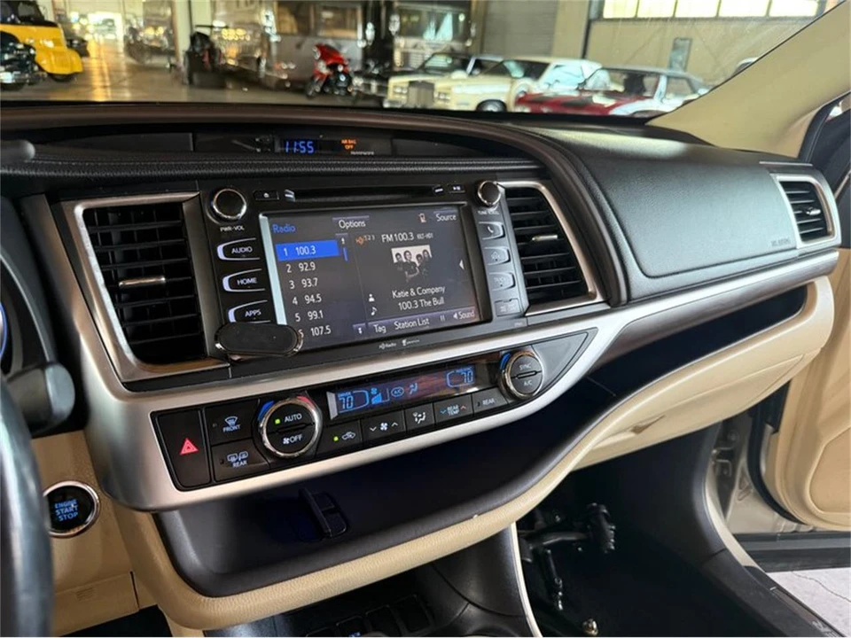 2015 Toyota Highlander - Image 16 of 30