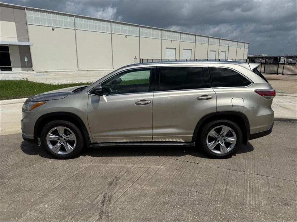 2015 Toyota Highlander - Image 7 of 30