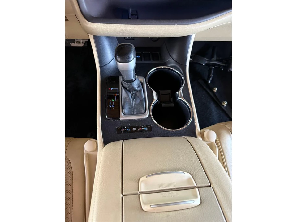 2015 Toyota Highlander - Image 17 of 30