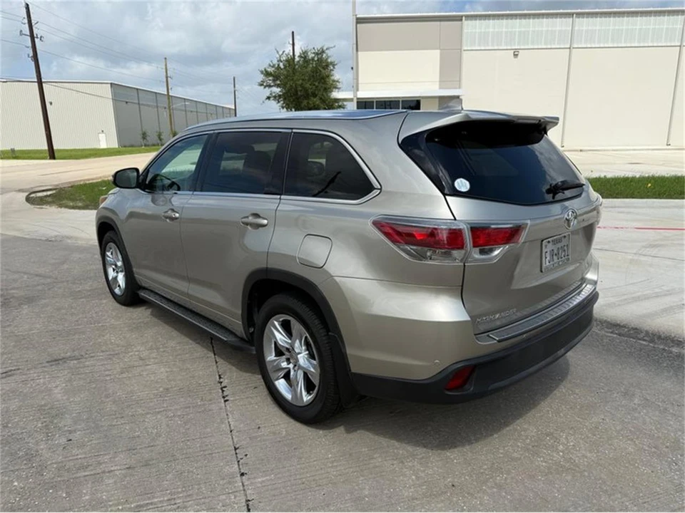 2015 Toyota Highlander - Image 8 of 30