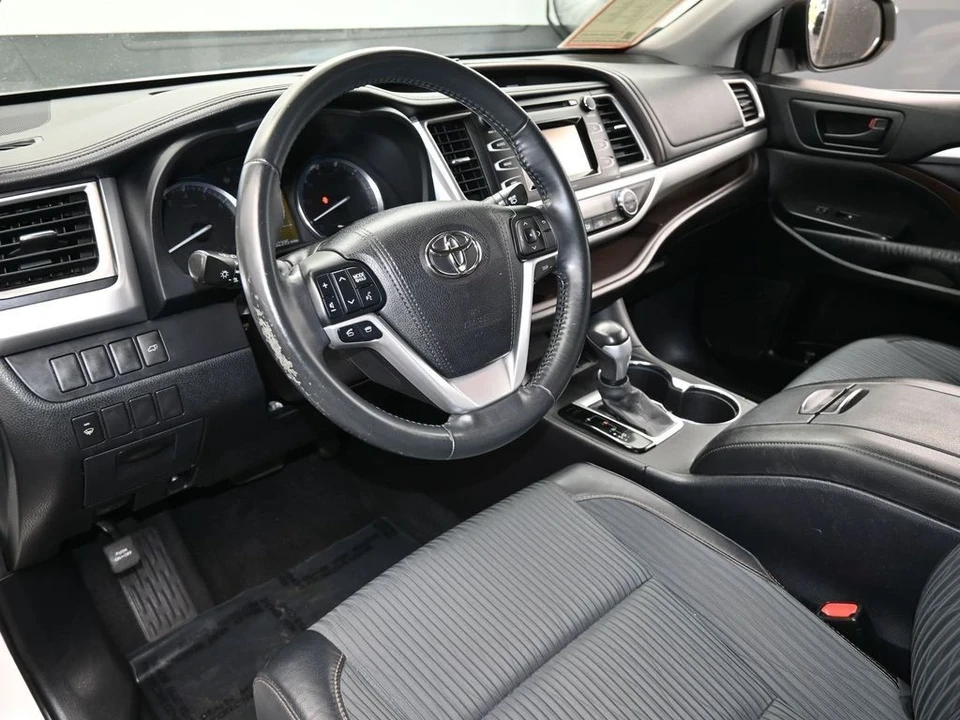 2015 Toyota Highlander - Image 10 of 12