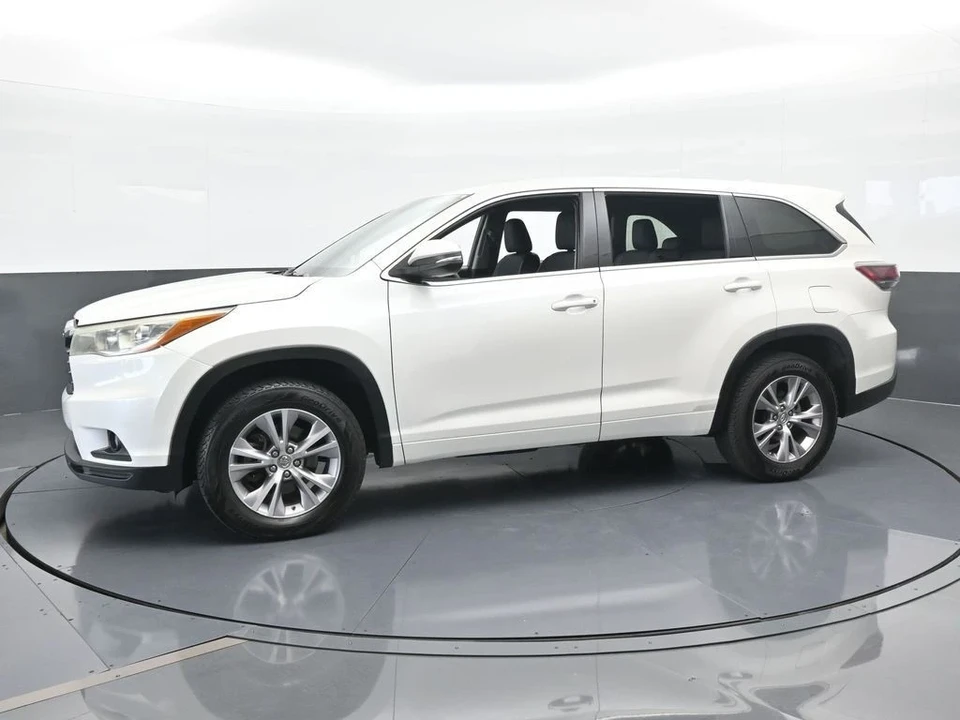 2015 Toyota Highlander - Image 2 of 12
