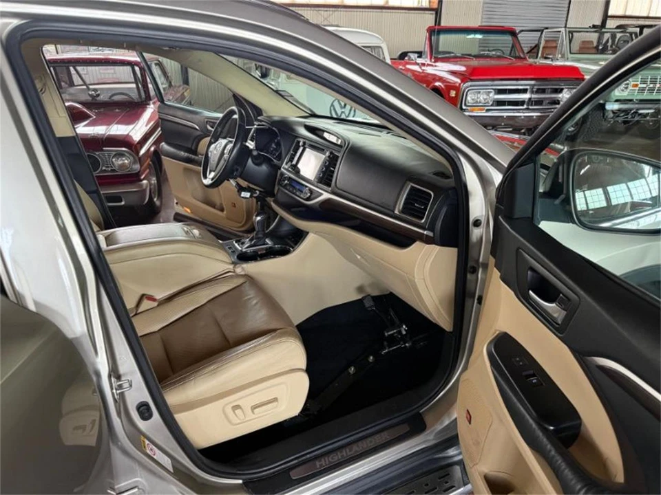 2015 Toyota Highlander - Image 7 of 7