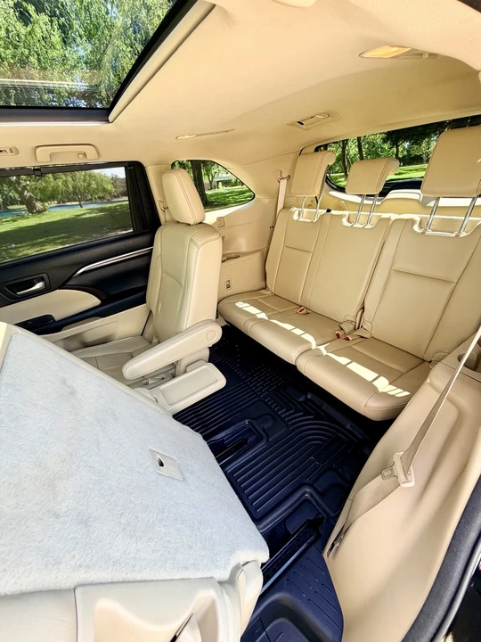 2015 Toyota Highlander - Image 13 of 17