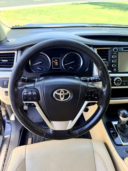 2015 Toyota Highlander - Image 8 of 17