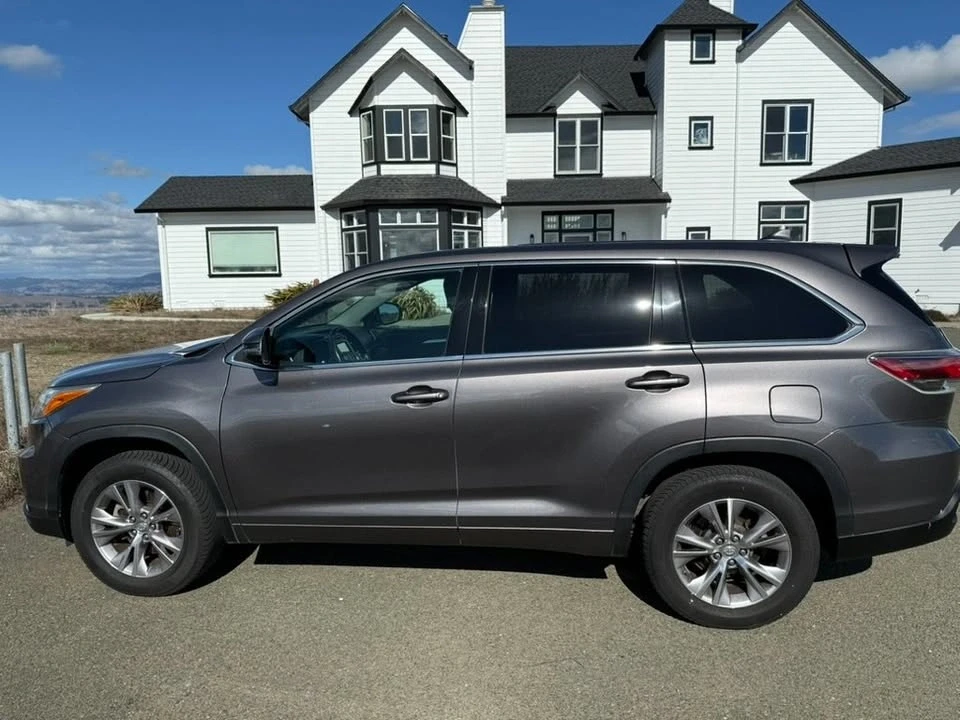 2015 Toyota Highlander - Image 2 of 17