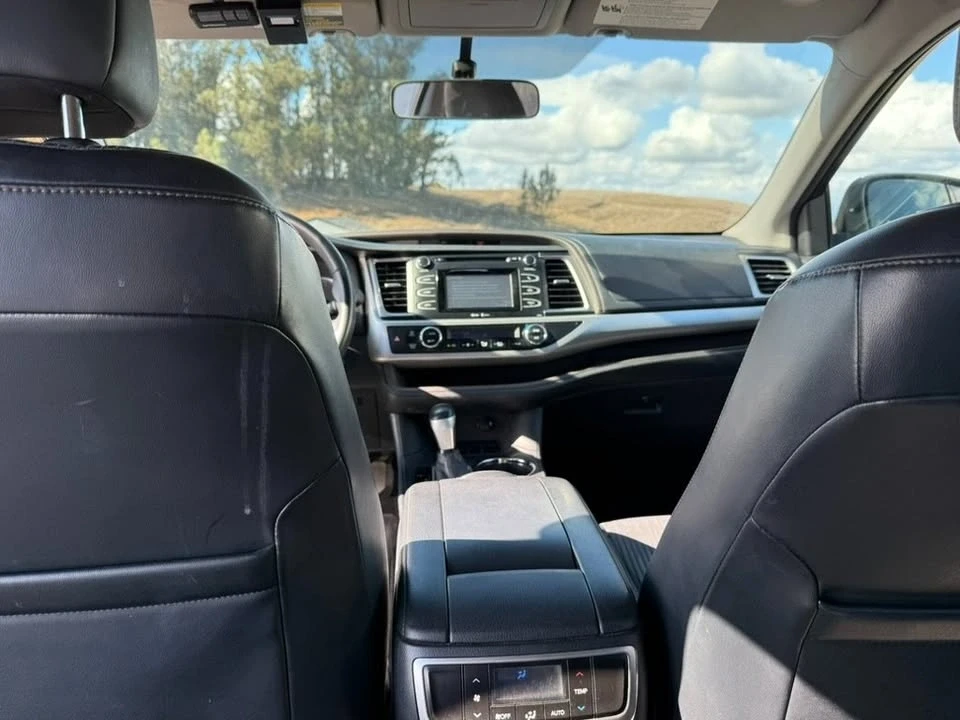 2015 Toyota Highlander - Image 10 of 17