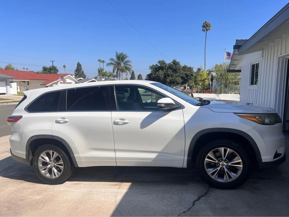 2015 Toyota Highlander - Image 10 of 13