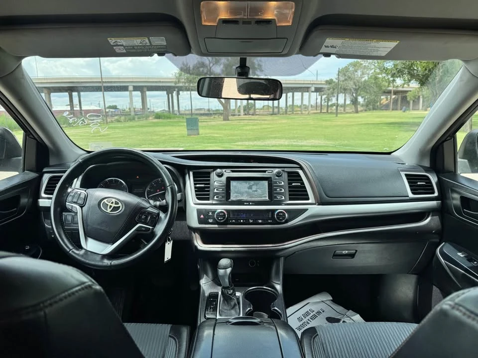 2015 Toyota Highlander - Image 9 of 16