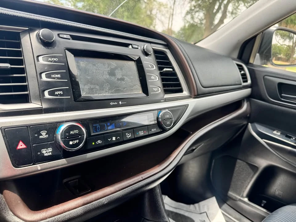 2015 Toyota Highlander - Image 15 of 16