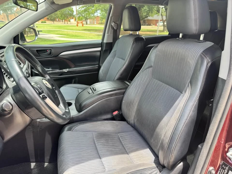 2015 Toyota Highlander - Image 11 of 16