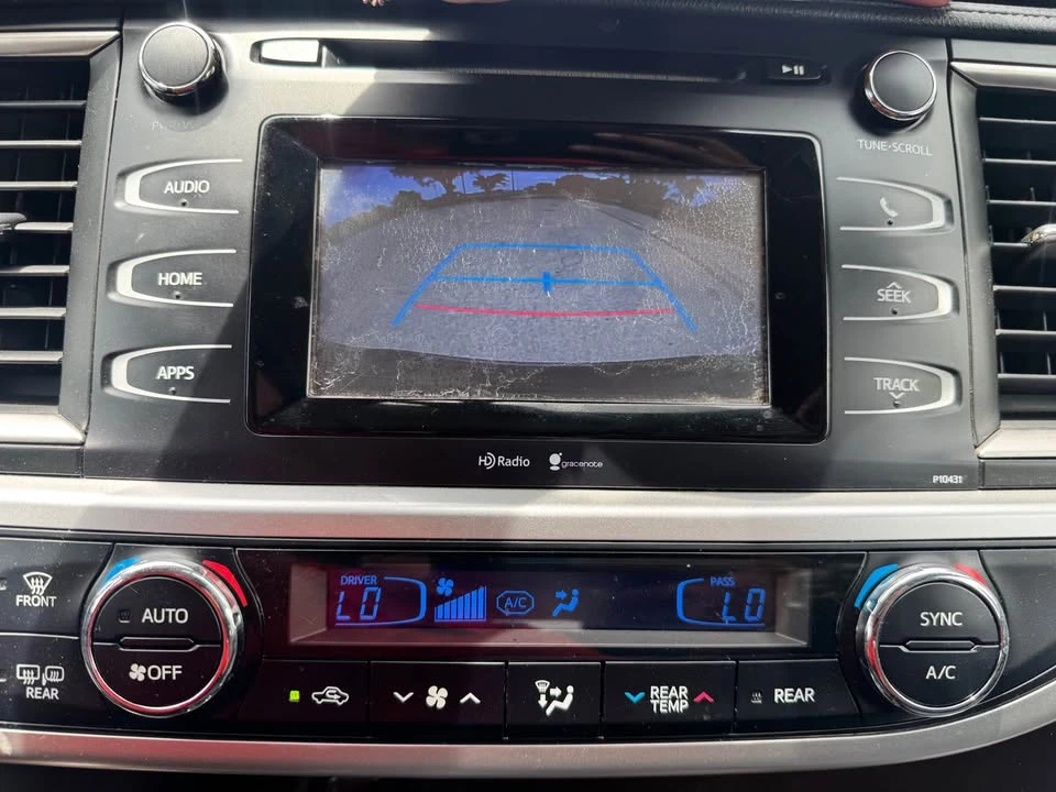 2015 Toyota Highlander - Image 14 of 16