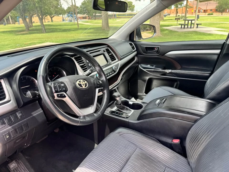 2015 Toyota Highlander - Image 10 of 16