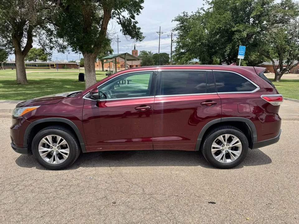 2015 Toyota Highlander - Image 8 of 16