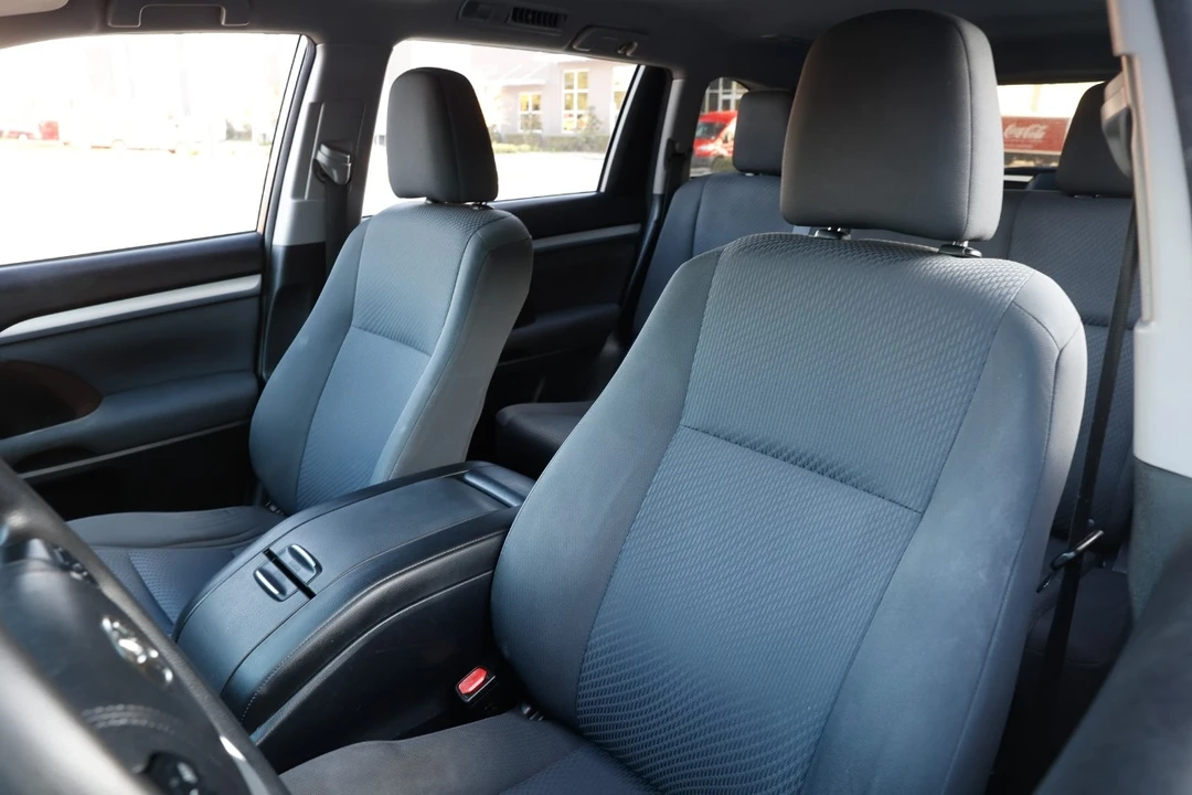2015 Toyota Highlander - Image 7 of 12