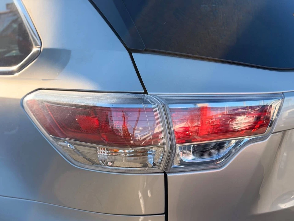 2015 Toyota Highlander - Image 10 of 21