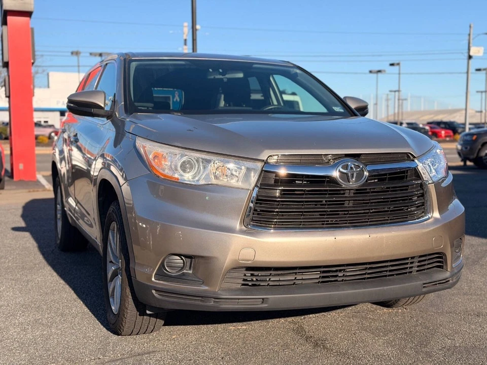 2015 Toyota Highlander - Image 12 of 21