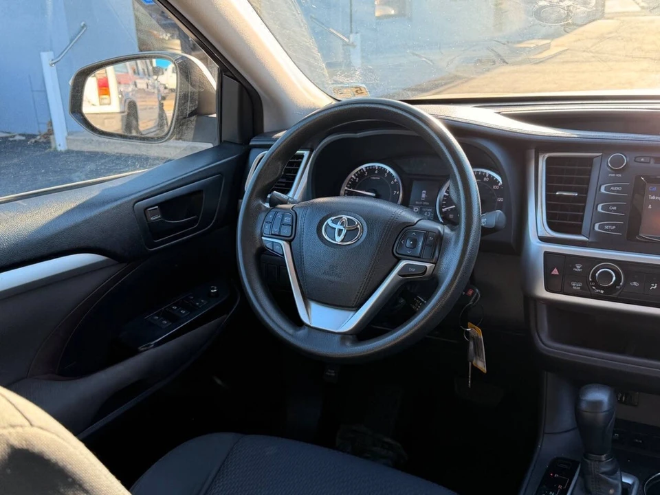 2015 Toyota Highlander - Image 19 of 21