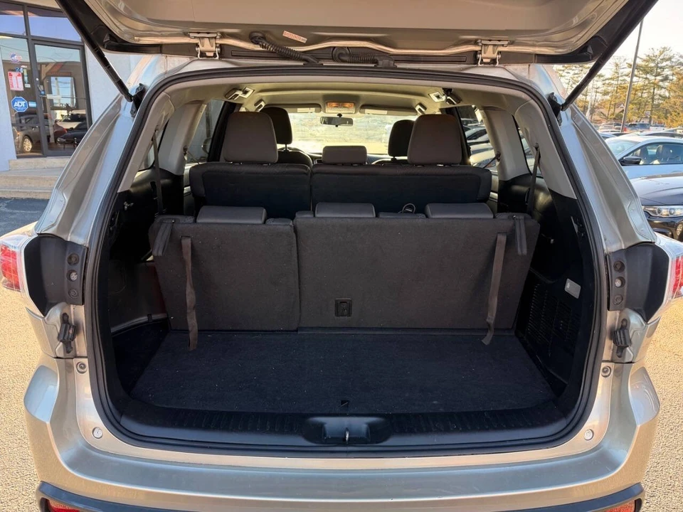 2015 Toyota Highlander - Image 16 of 21