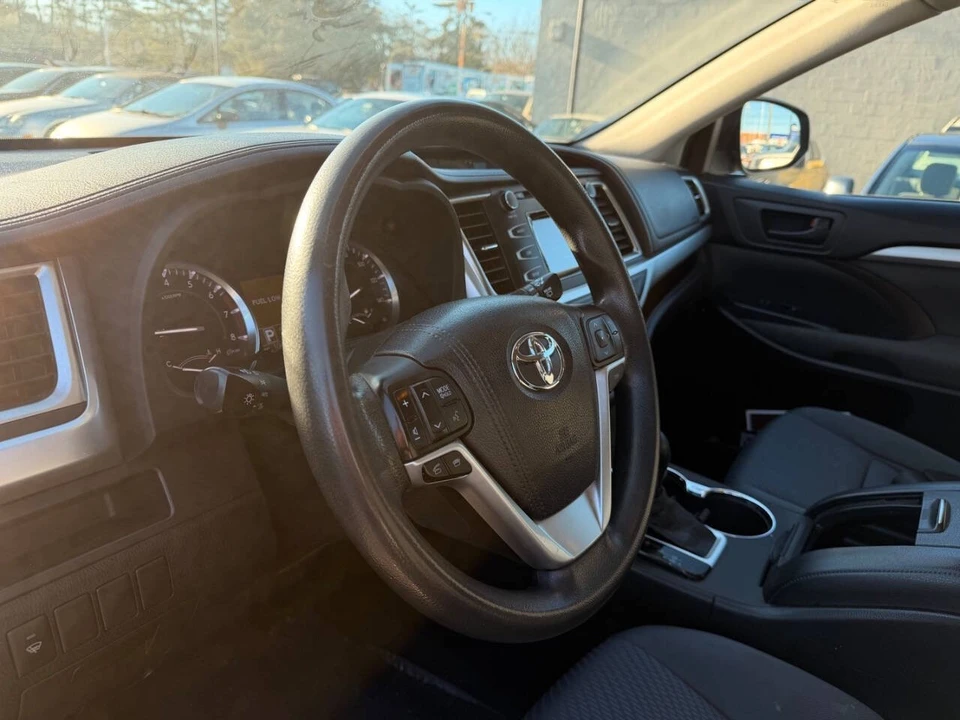 2015 Toyota Highlander - Image 14 of 21
