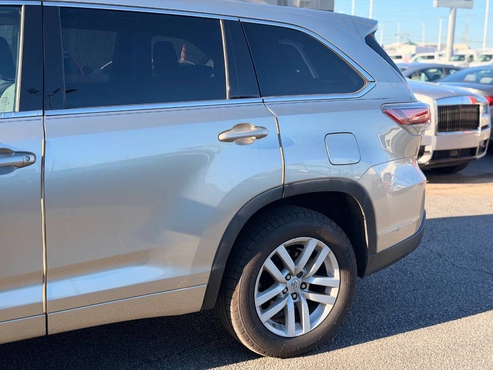 2015 Toyota Highlander - Image 8 of 21