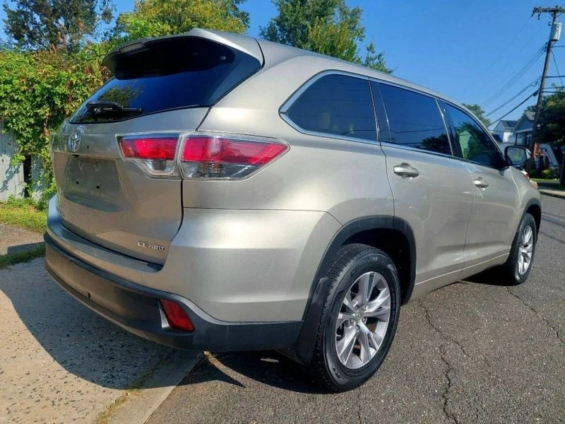 2015 Toyota Highlander - Image 7 of 12