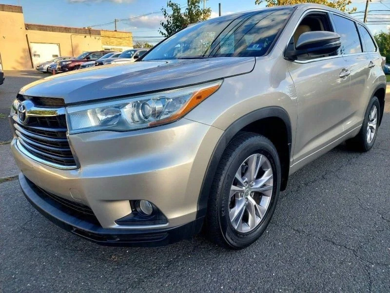 2015 Toyota Highlander - Image 2 of 12