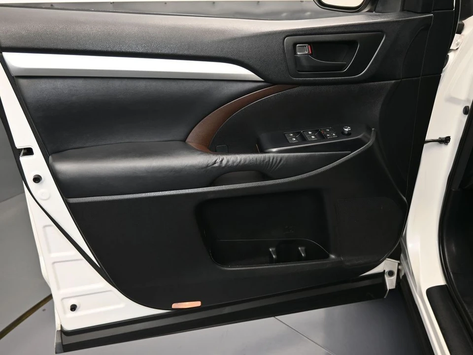 2015 Toyota Highlander - Image 11 of 12