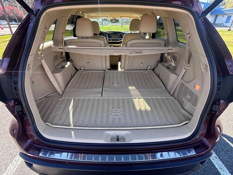 2015 Toyota Highlander - Image 12 of 21