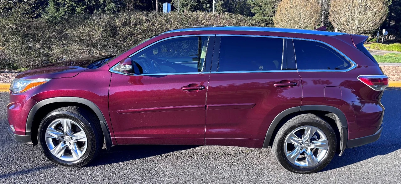 2015 Toyota Highlander - Image 2 of 21