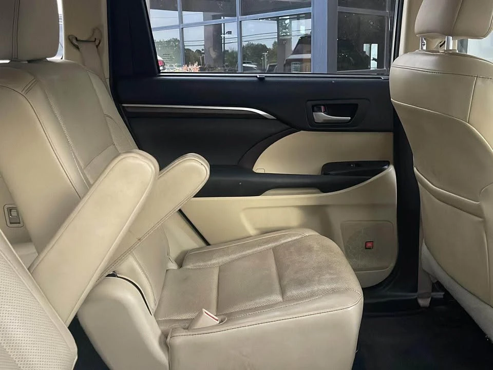 2015 Toyota Highlander - Image 7 of 9