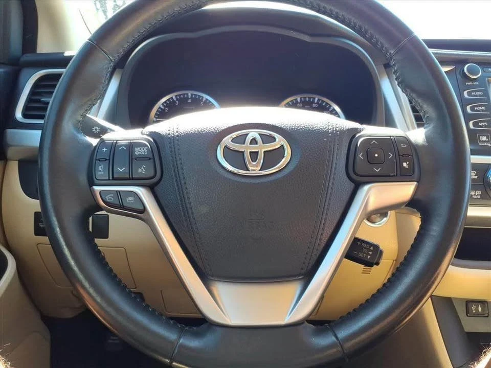2015 Toyota Highlander - Image 9 of 16