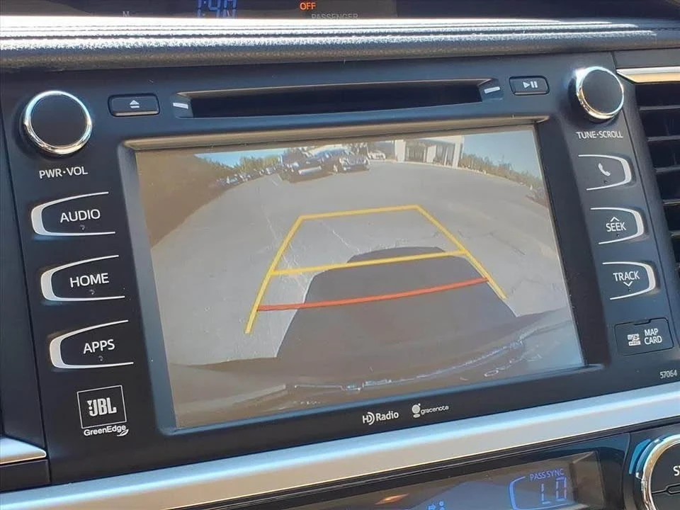 2015 Toyota Highlander - Image 7 of 16