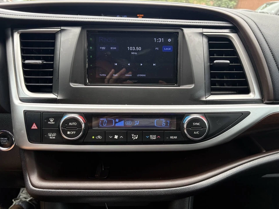 2015 Toyota Highlander - Image 13 of 21