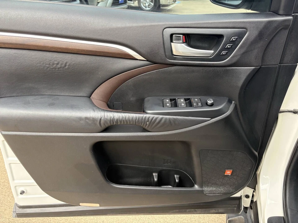 2015 Toyota Highlander - Image 16 of 21