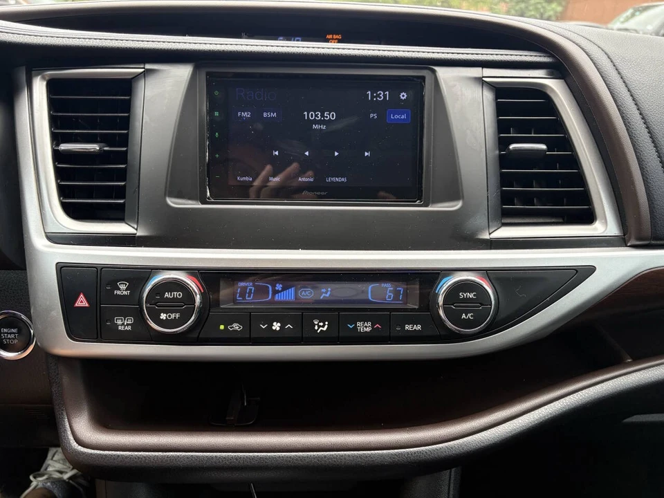 2015 Toyota Highlander - Image 13 of 21