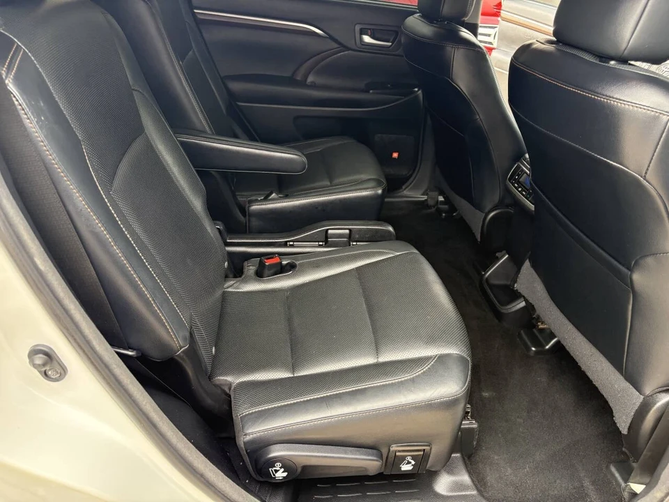 2015 Toyota Highlander - Image 6 of 21
