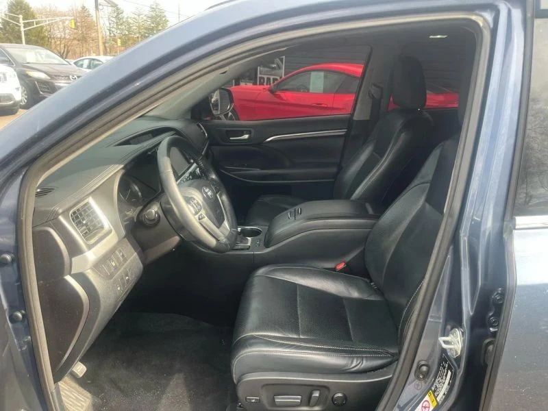 2015 Toyota Highlander - Image 10 of 12